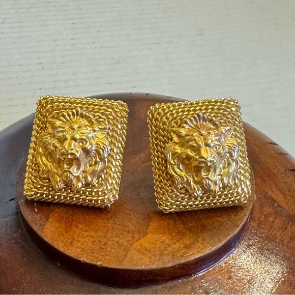 Vintage Lion Head RARE Square Shape Clip On Earrings Large Chunky Gold Tone - Picture 14 of 16